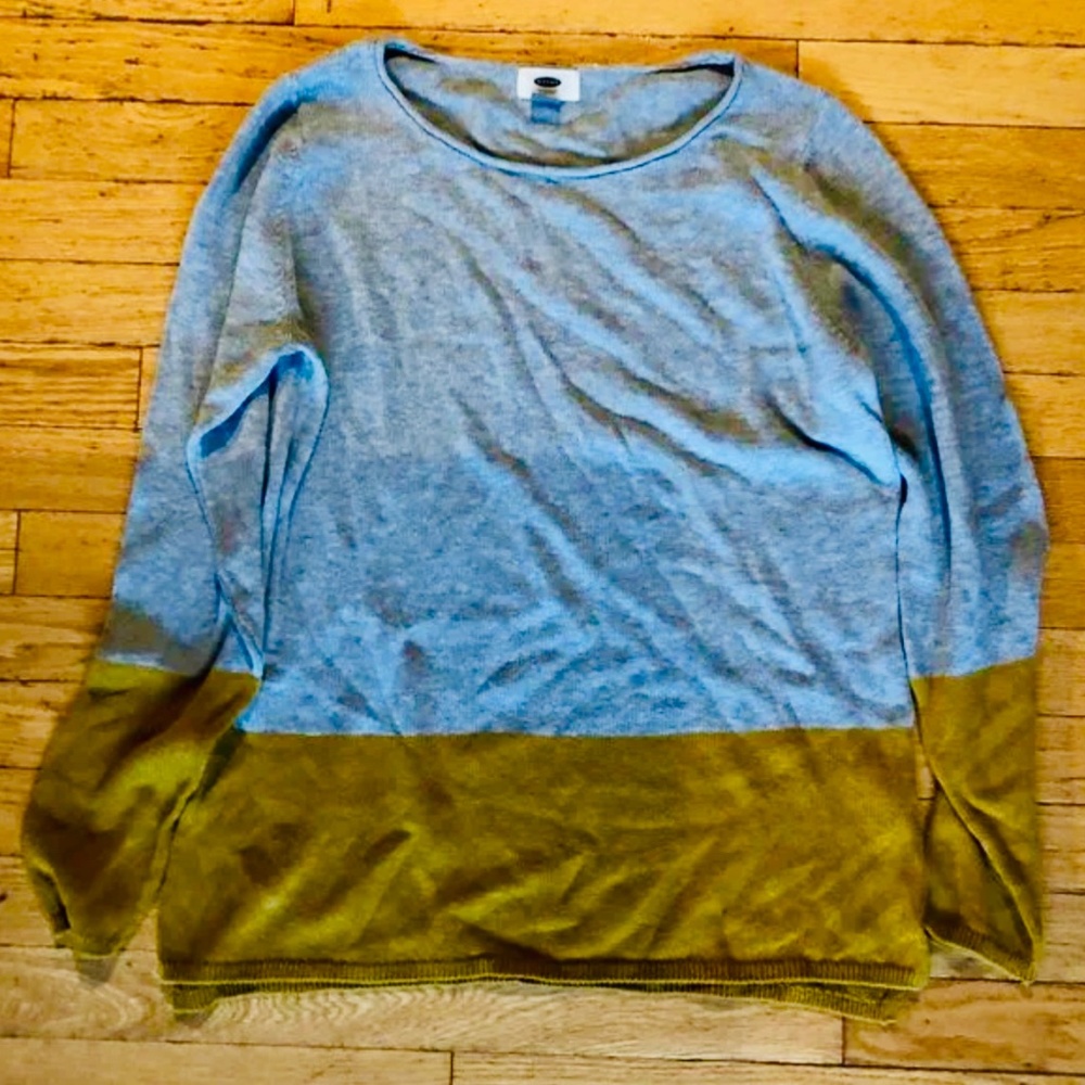 Woman's Old Navy Two-Toned Knit Crewneck Sweater